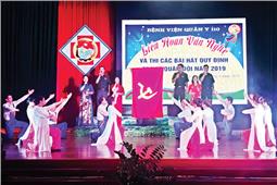Tổ chức liên hoan văn nghệ và thi hát các bài quy định